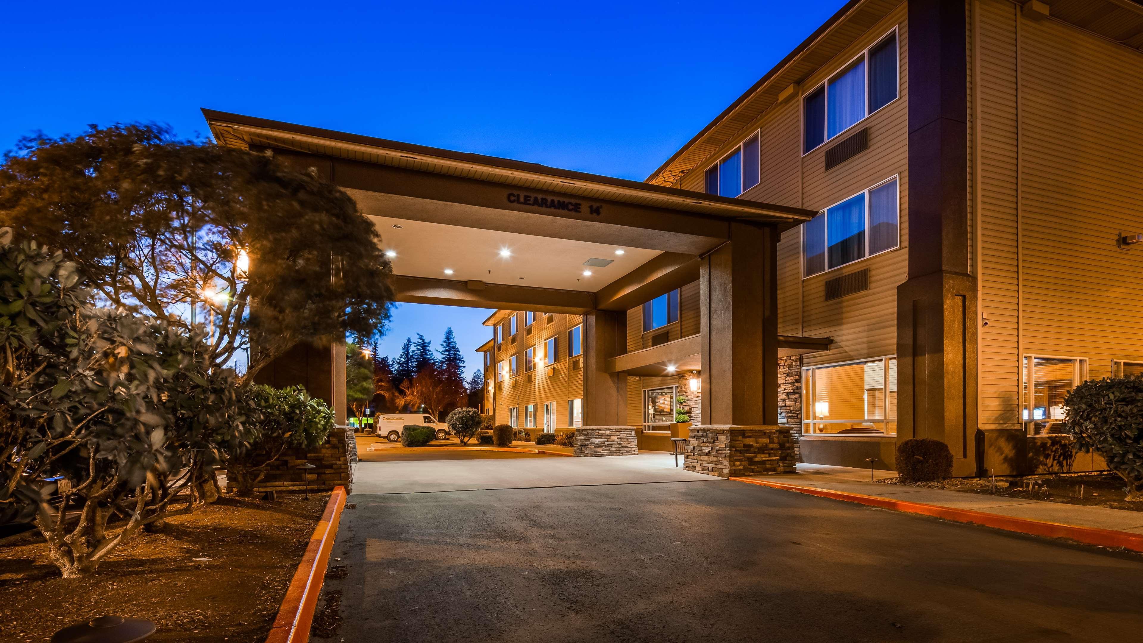 Best Western Cascade Inn & Suites Troutdale Exteriér fotografie
