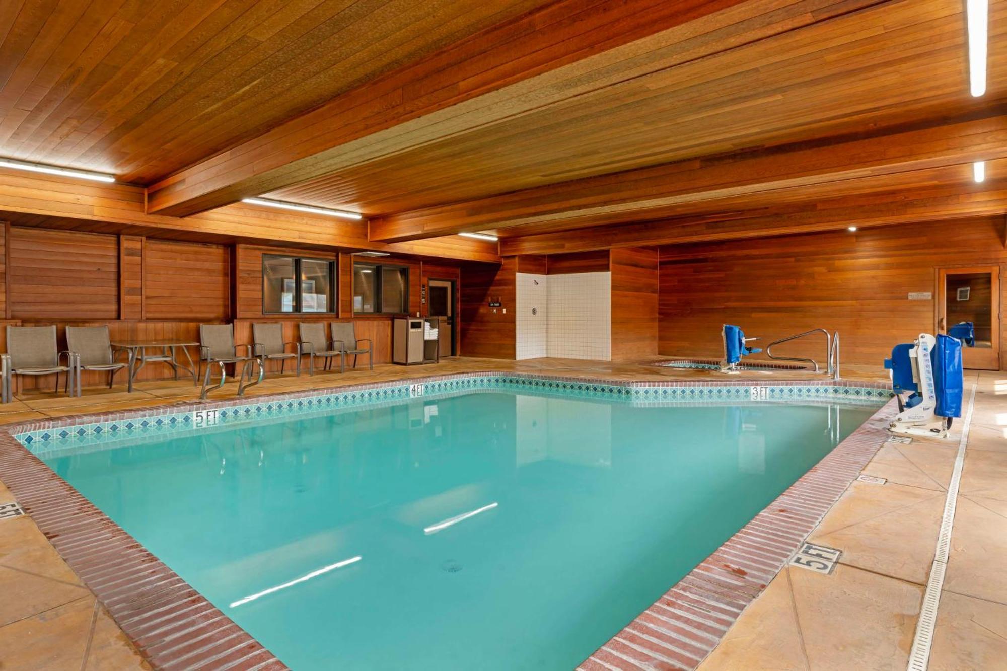 Best Western Cascade Inn & Suites Troutdale Exteriér fotografie